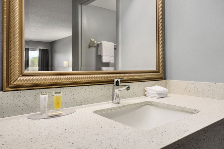 Bathroom 3, Home Inn & Suites Orlando-Apopka, Orange