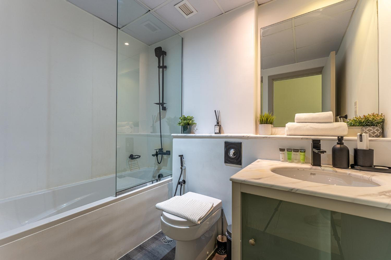 Bathroom 2, Better Stay - Marina Quays Apartment, Dubai