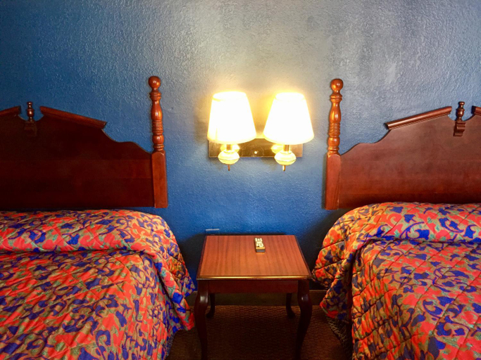 Bedroom 2, Oasis Motel, Arlington