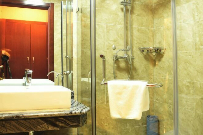 Bathroom, Hui Yuan Hotel, Shijiazhuang