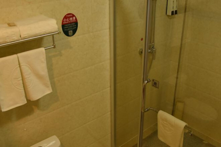Bathroom, GreenTree Inn (Linjiang Yalujiang), Baishan