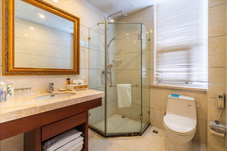Bathroom 3, Run Zeng Hotel, Dandong