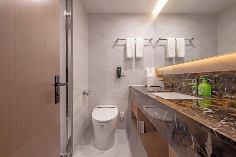 Bathroom, New Century Hotel, Jiaxing