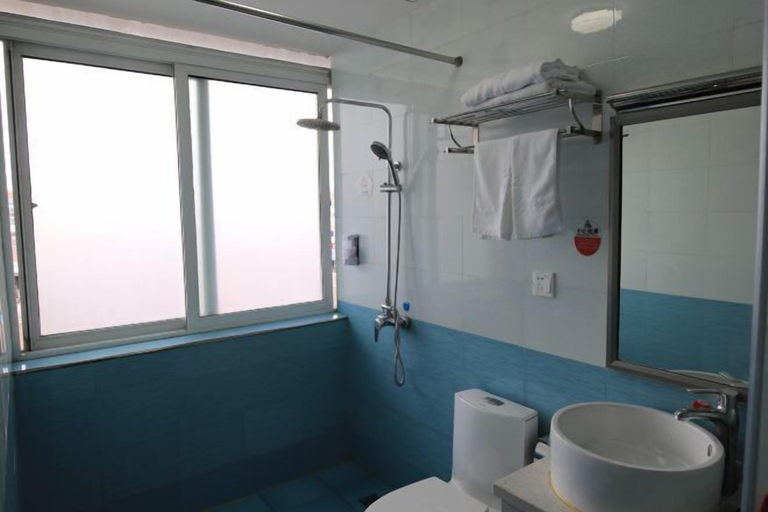 Bathroom, Hancheng Express Hotel (Anqing Railway Station Bus Station), Anqing