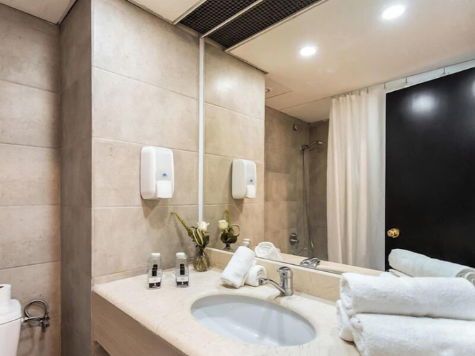 Bathroom 5, Jacob Eilat