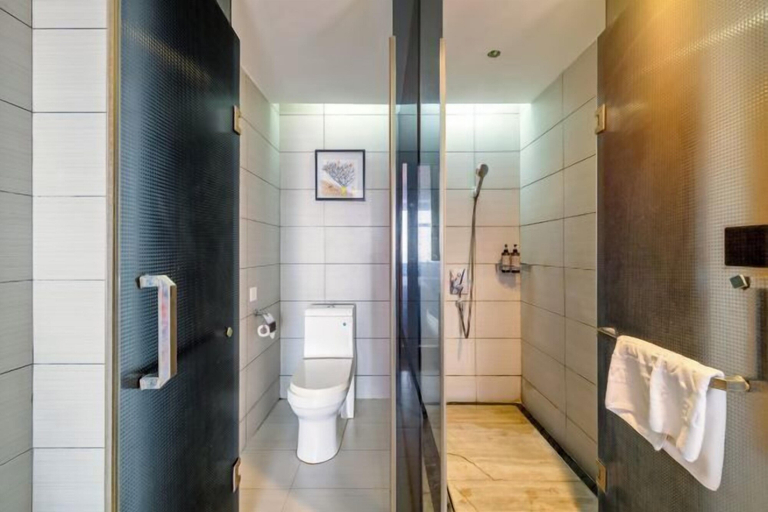 Bathroom 3, Dongting Huatian Hotel, Yiyang