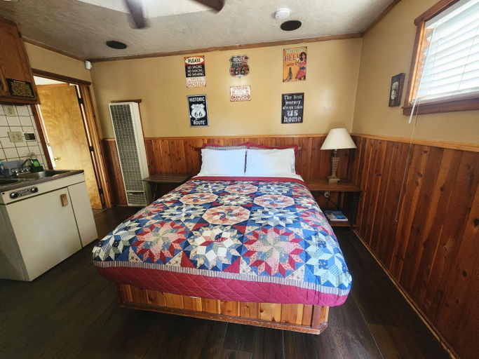 Bedroom 3, Creek Runner Lodge, San Bernardino