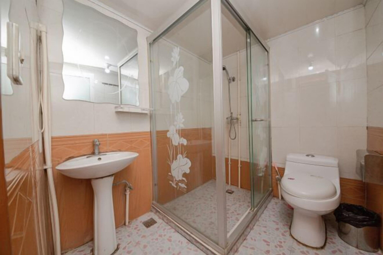 Bathroom 3, Xingfu Hostel, Shanghai