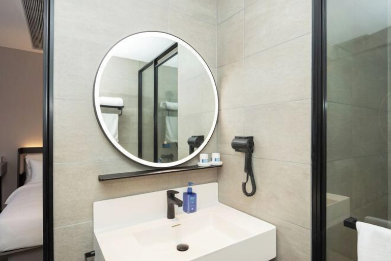 Bathroom 4, HanTing Hotel (Shanghai Huajing), Shanghai