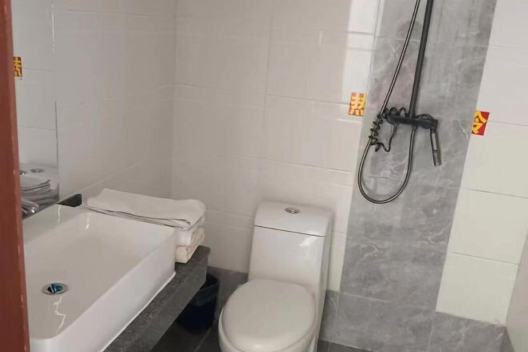 Bathroom 3, Huayi jingxuan Hotel, Zhangjiakou