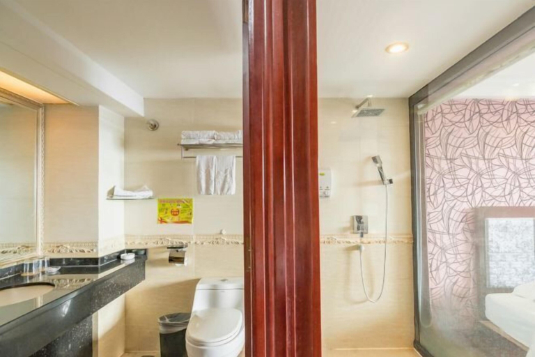 Bathroom 3, Ling Nan International Hotel, Guilin