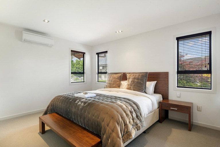 Bedroom 4, Karapiro Villas Resort, Waipa