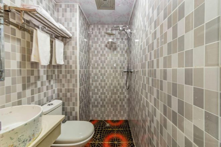 Bathroom 3, Shenli Hostel, Shanghai