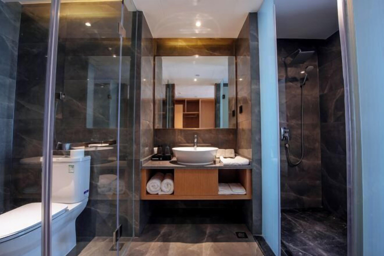 Bathroom, Junyue International Hotel, Liangshan Yi