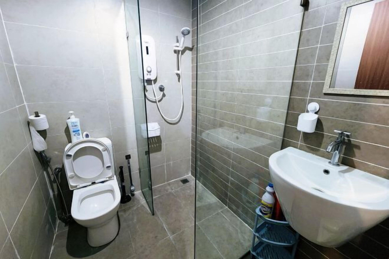 Bathroom 3, Kozi Square Connecting Room Free Wi-fi & Carpark, Kuching