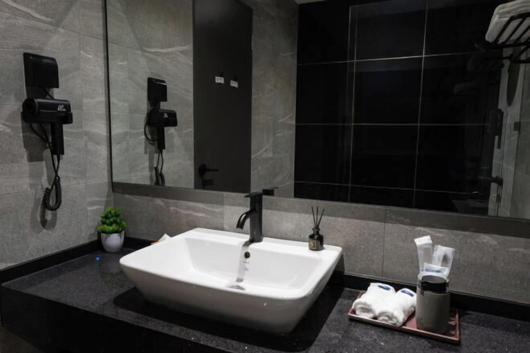 Bathroom 5, Blu Sentral Hotel , Tawau