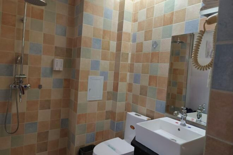 Bathroom 2, Zhen Kangxin Futai Hotel, Kunlong