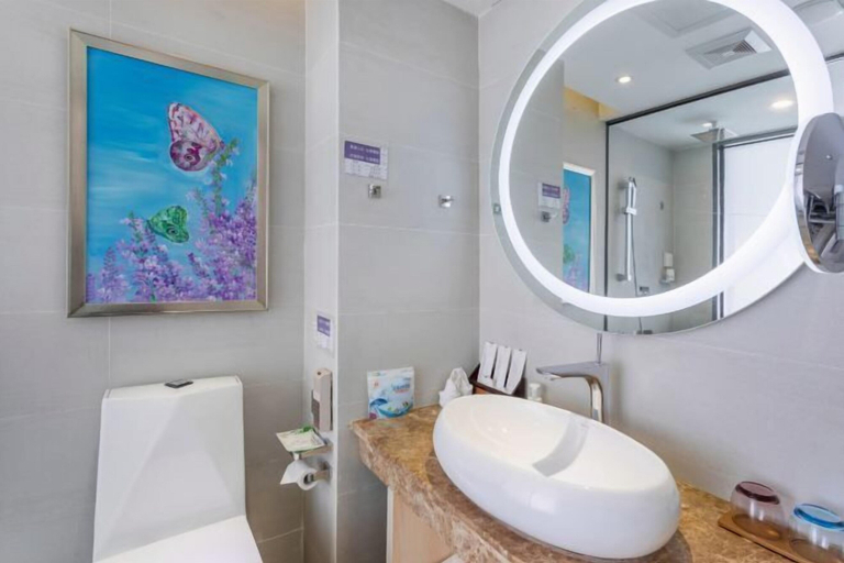 Bathroom 3, Lavande Hotel (Guiyang Huaguoyuan Caifu Plaza), Guiyang