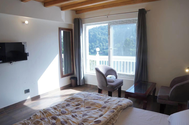 Room 5, Hotel The Oak & Lake view Near Mall Rd, Nainital
