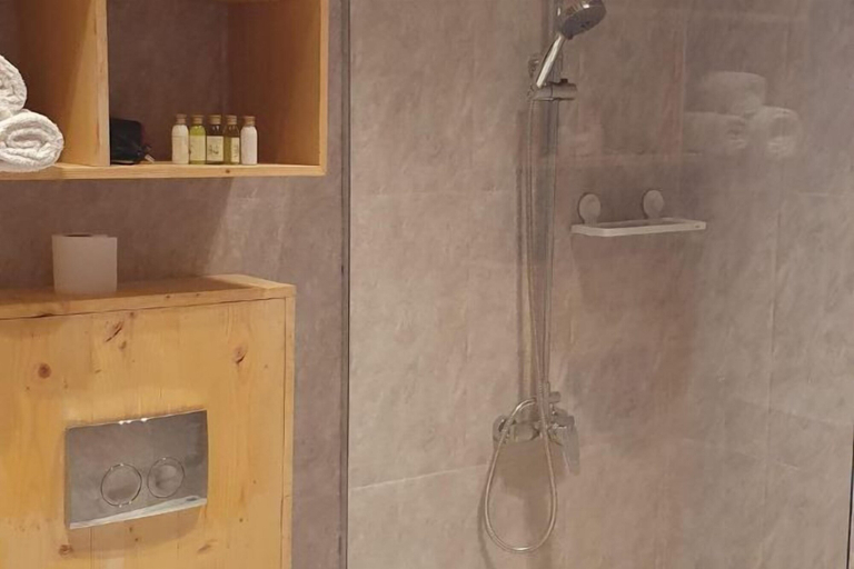 Bathroom, Origami Inn Himandhoo, North Ari Atoll