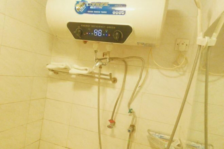 Bathroom 5, Qingshui Hostel, Shanghai