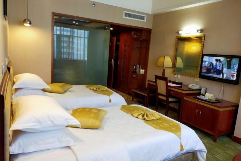 Bedroom 4, Golden Spring Hotel, Kunming