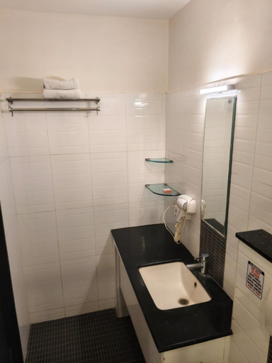 Bathroom 2, Hotel Merlin International, Thrissur