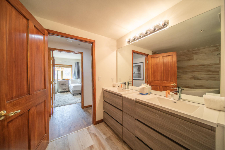 Bathroom 4, Gateway Lodge 5074, Summit