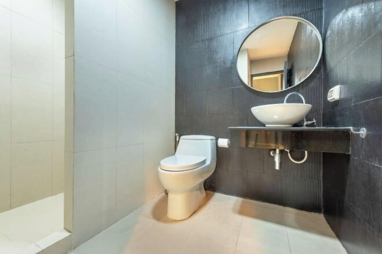 Bathroom 5, Shin Muffin ABAC Bangna, Bang Bo