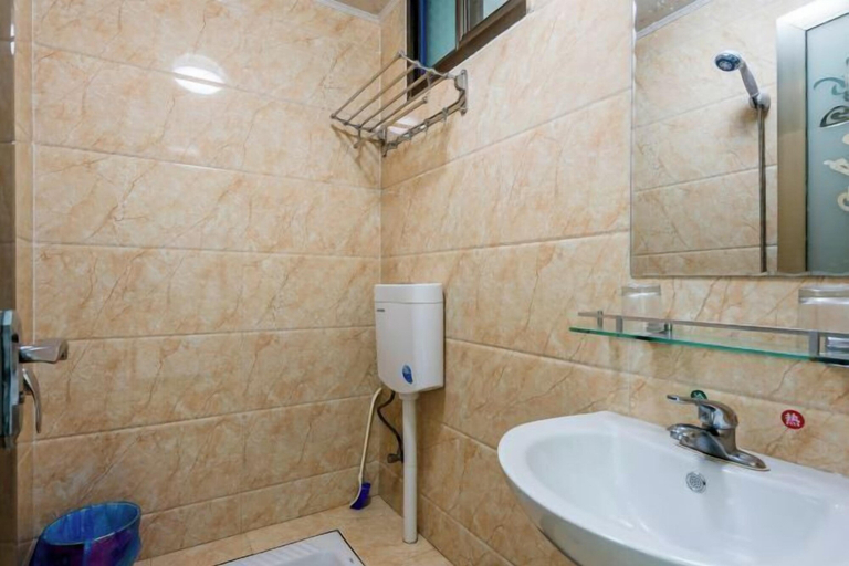 Bathroom 3, He'an Renjia Farm Stay, Shangrao