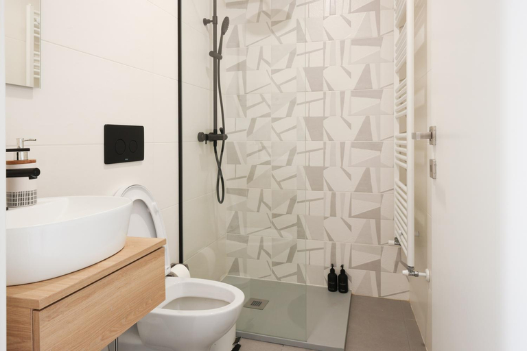 Bathroom 2, Chales Avelino Carolino ll, Chaves