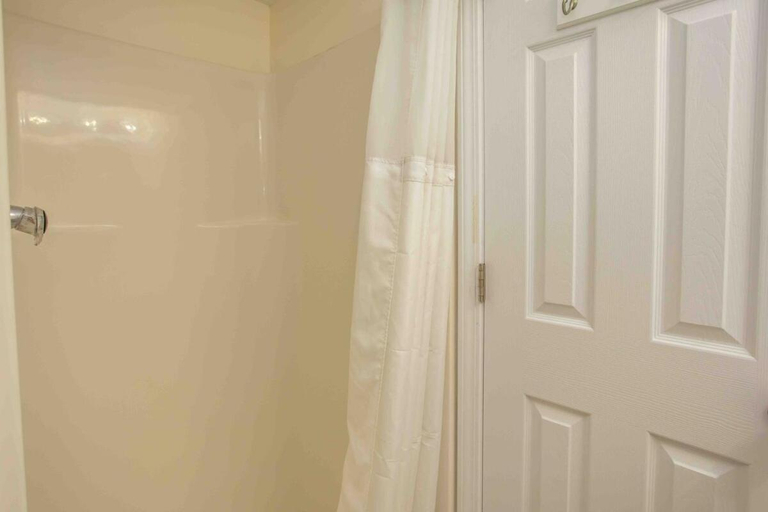 Bathroom 2, Waters Edge, Georgetown
