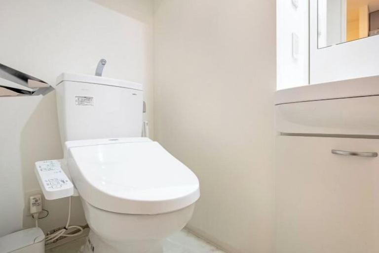 Bathroom 4, Brilliant MK- III, Toshima