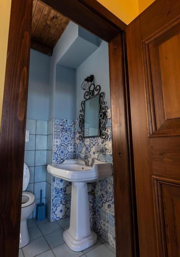 Bathroom 5, Castello di Petecciano, Teramo