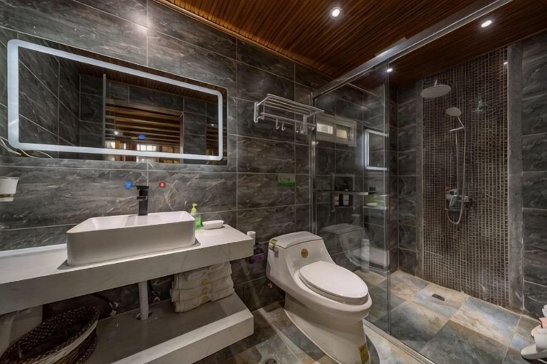 Bathroom 3, Lijiang Sifang Inn, Lijiang