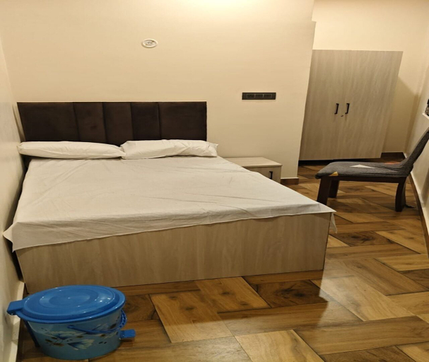 Room 3, Hotel Hariom Paradise, Faizabad
