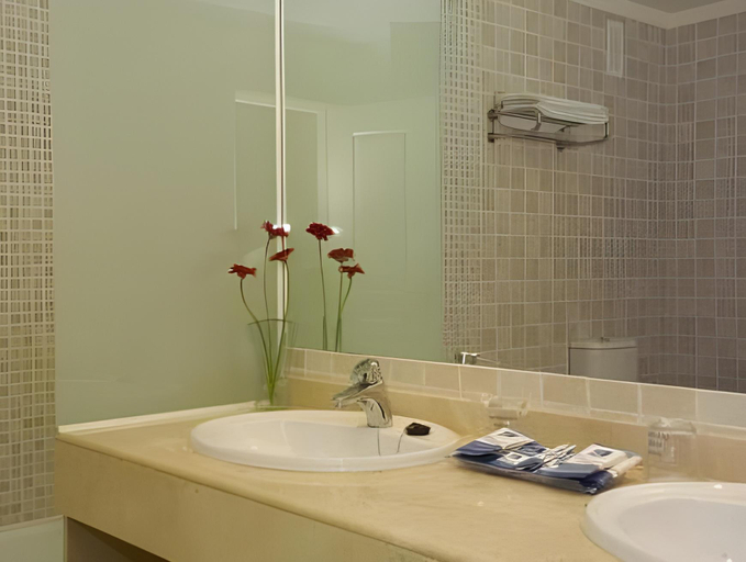 Bathroom 4, Holiday World Riwo, Affiliated by Melia, Málaga