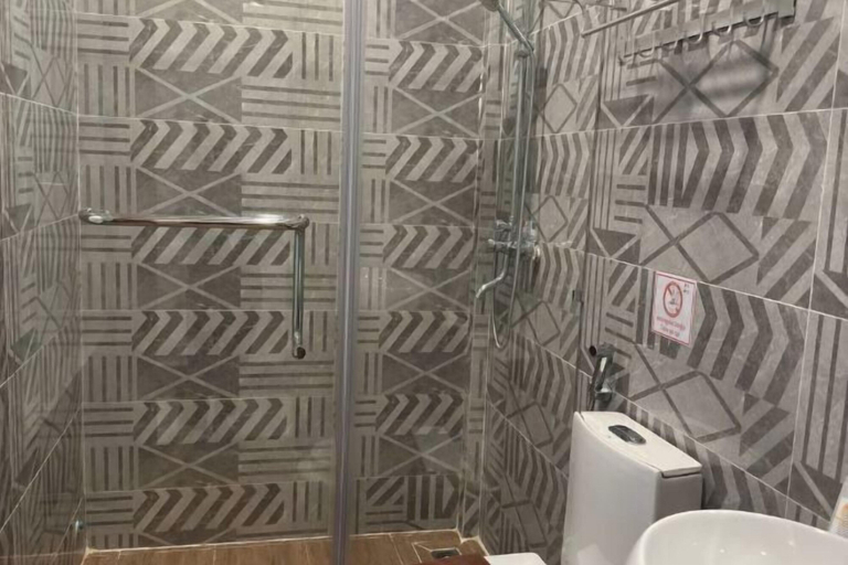 Bathroom 4, Twin Hotel Kampot, Kampot