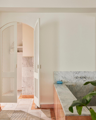 Bathroom 5, Raes on Wategos, Byron