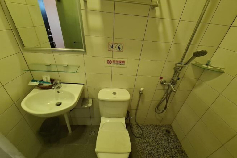 Bathroom 3, Seven Hotel, Putatan