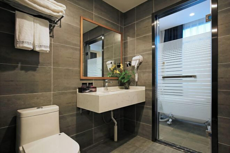 Bathroom 4, Jinricheng Hotel, Guilin