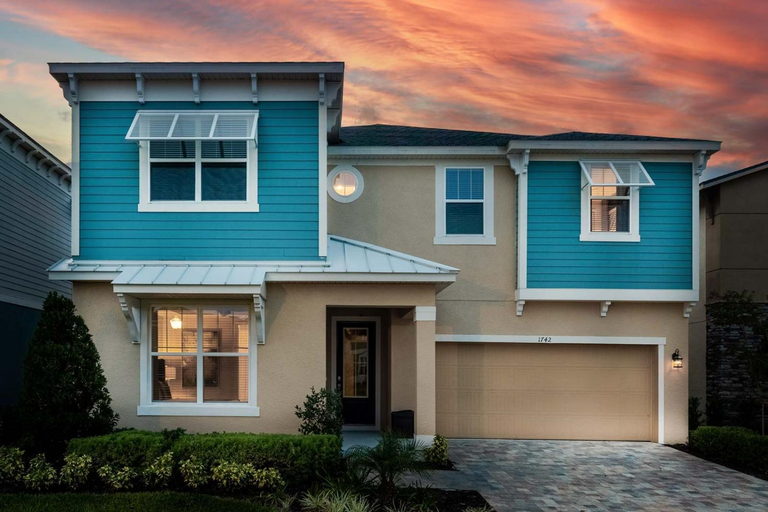 Exterior & Views