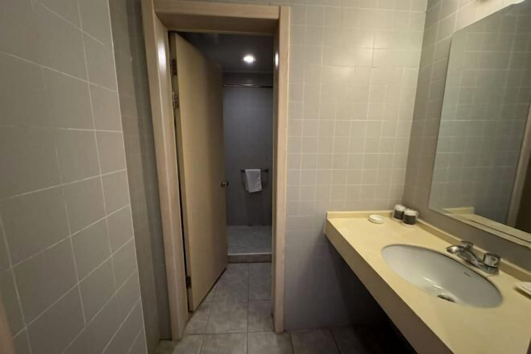 Bathroom 4, Jinjiang Inn (Nanjing Xinjiekou), Nanjing