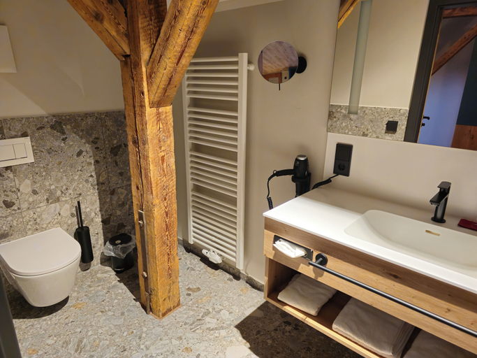 Bathroom 5, Stieglers - Restaurant Hotel Biergarten, Landshut