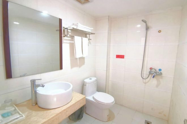 Bathroom 3, Taihe Hotel, Shiyan