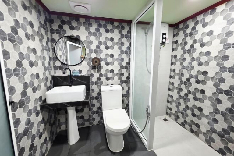 Bathroom 2, Grand Inn Hotel, Semporna