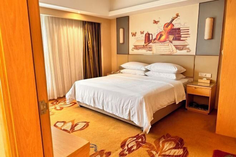 Bedroom 3, Vienna International Hotel (Bama), Hechi