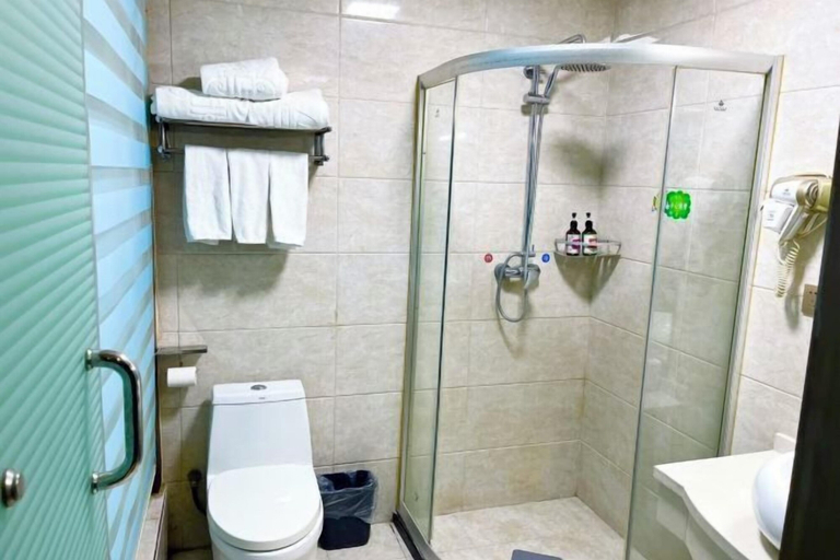 Bathroom 3, Jinrun Holiday Hotel, Bayin'gholin Mongol