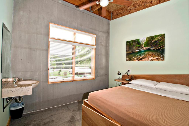 Bedroom 2, The Crash Pad: An Uncommon Hostel, Hamilton