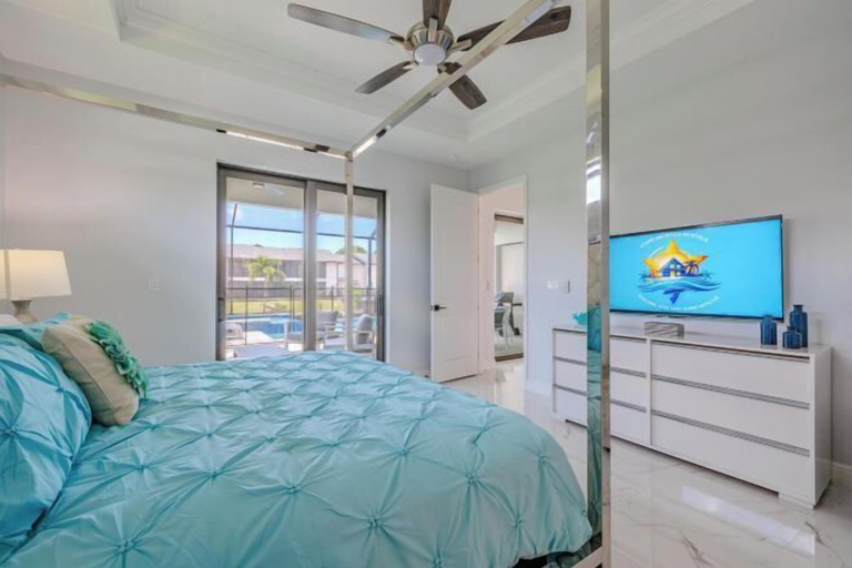 Bedroom 1, Villa Sunshine, Lee